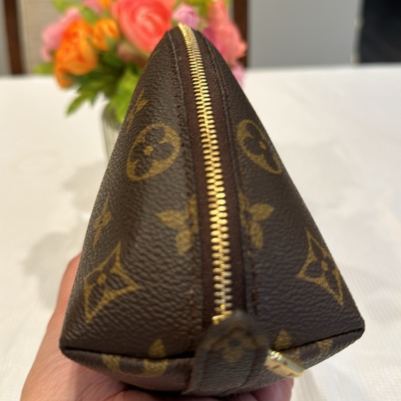 Authentic Louis Vuitton Demi Ronde pouch - Picture 3 of 11